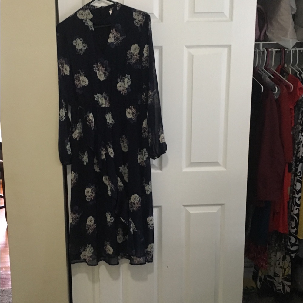 Gorgeous Navy Blue w/ Floral print